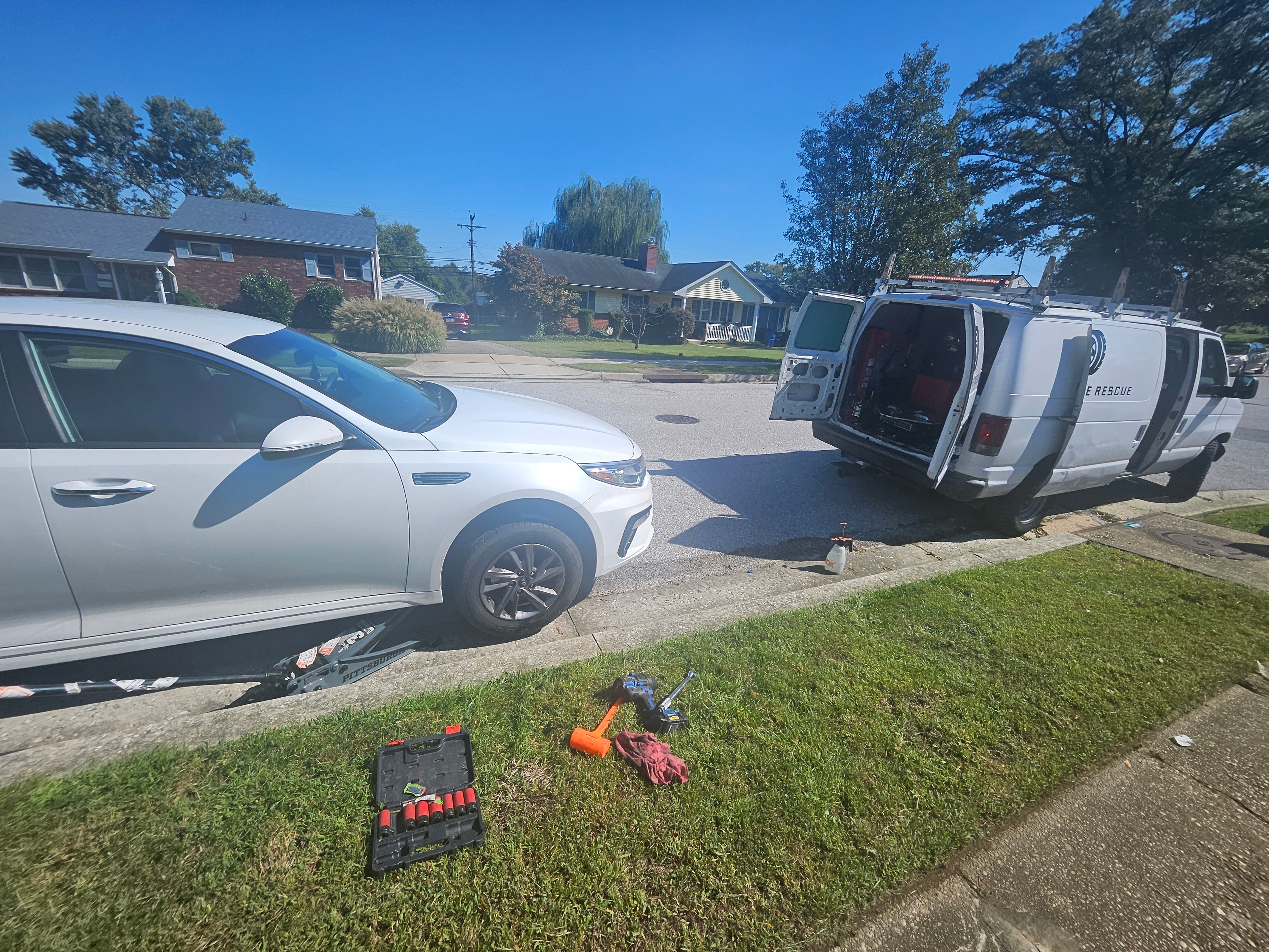 A 205/65R16 tire being mounted for a 2021 Kia Optima parked on the street in front of the client's house. Although the vehicle was parked close to the curb, our technician was able to fit the low profile jack underneath the car. Mobile tire repair can save the client money and time as it eliminates the need for a tow truck and saves him/her the hassle of finding a tire shop that has the correct tire, scheduling a date/time for the installation, and waiting in the lobby for you car to be worked on.